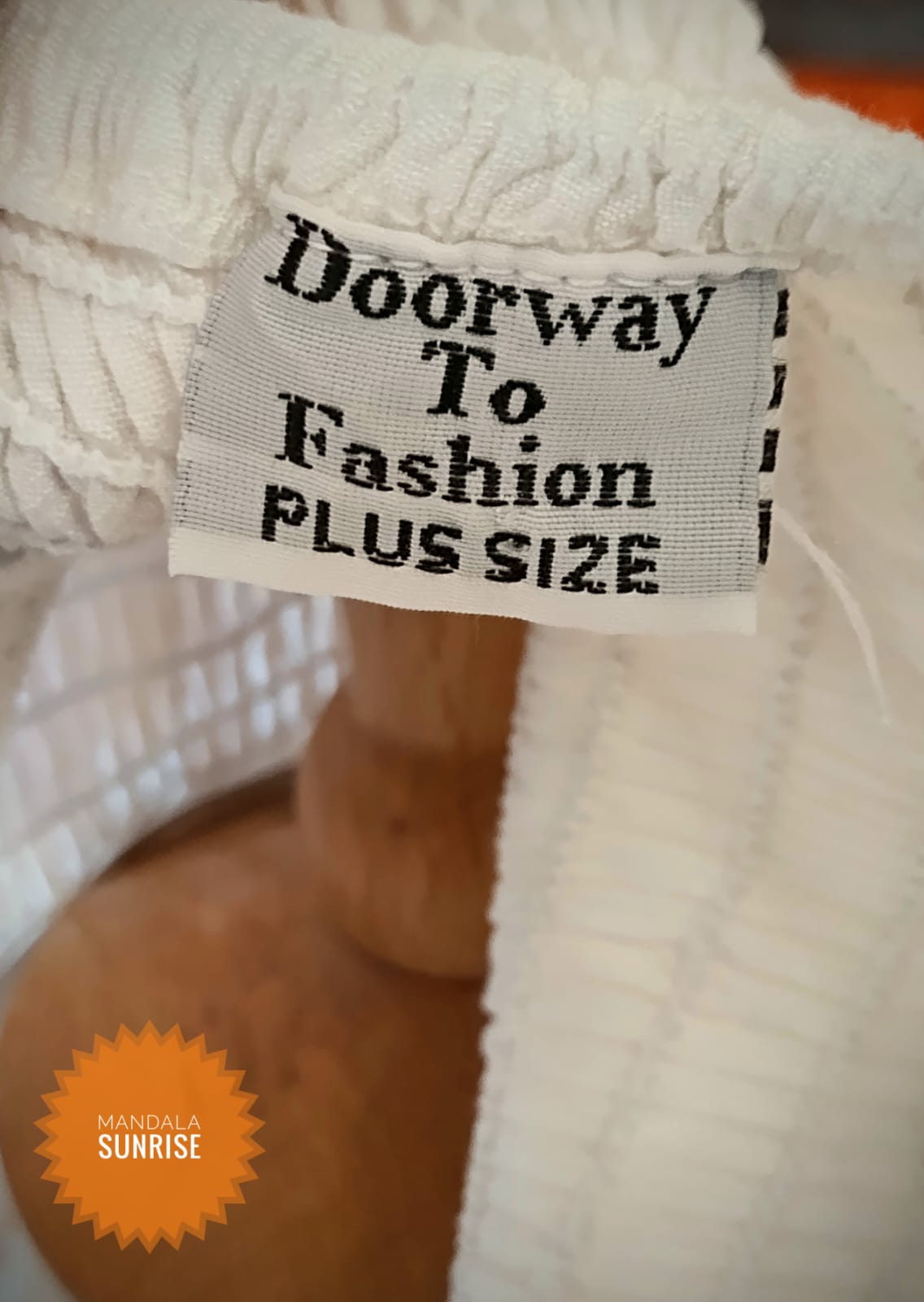 "Preloved"White rayon maxi dress plus size