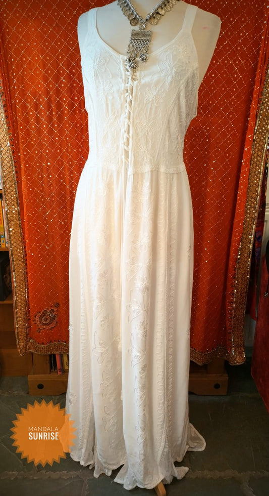"Preloved"White rayon maxi dress plus size