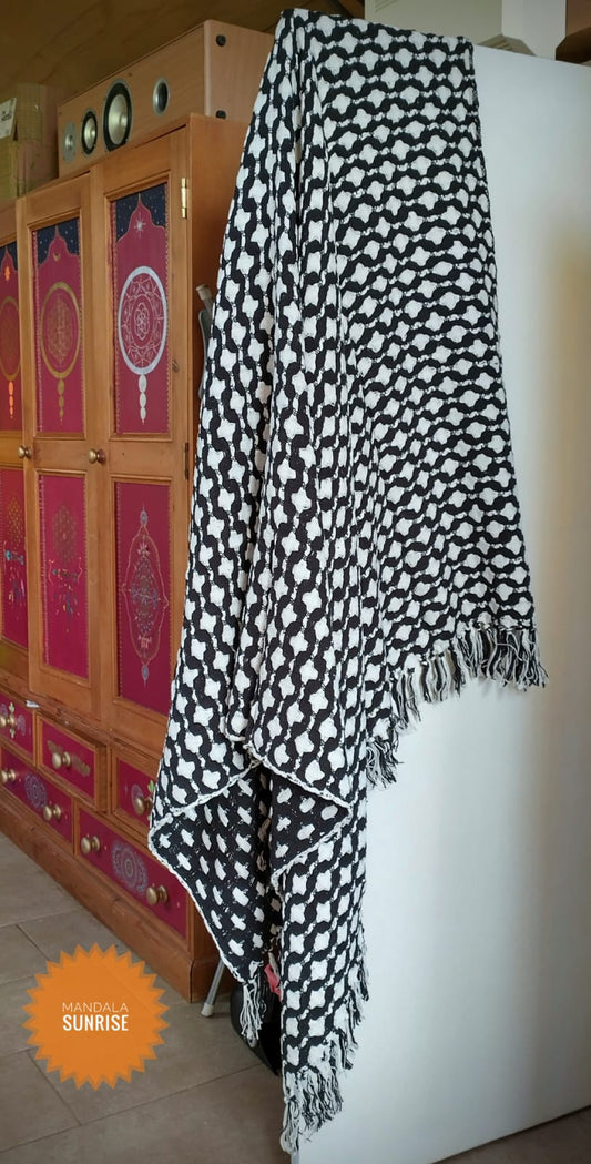 100% cotton thick weave ebony and ivory blanket