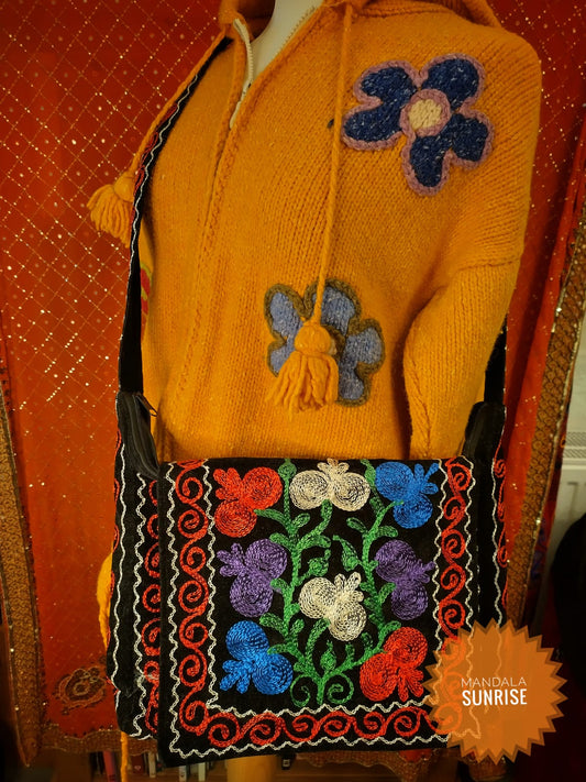 Cross body Vintage style velvet bag